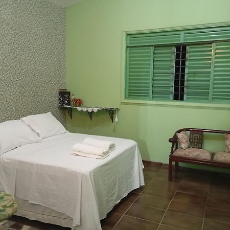 Hospedagem Casa Da Waldir, Quarto Suite 01 Goiás Eksteriør bilde